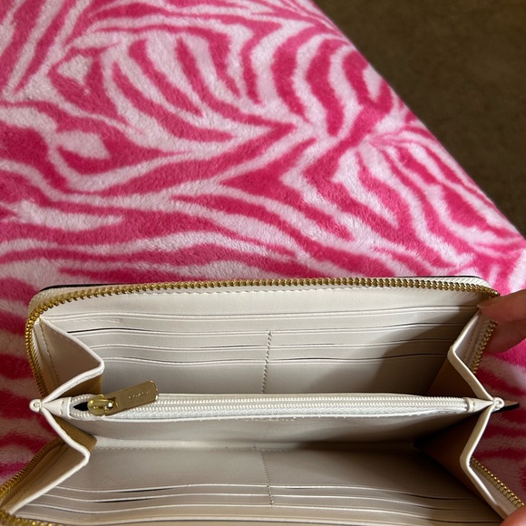 Coach Signature Wallet - Picture 3 of 3